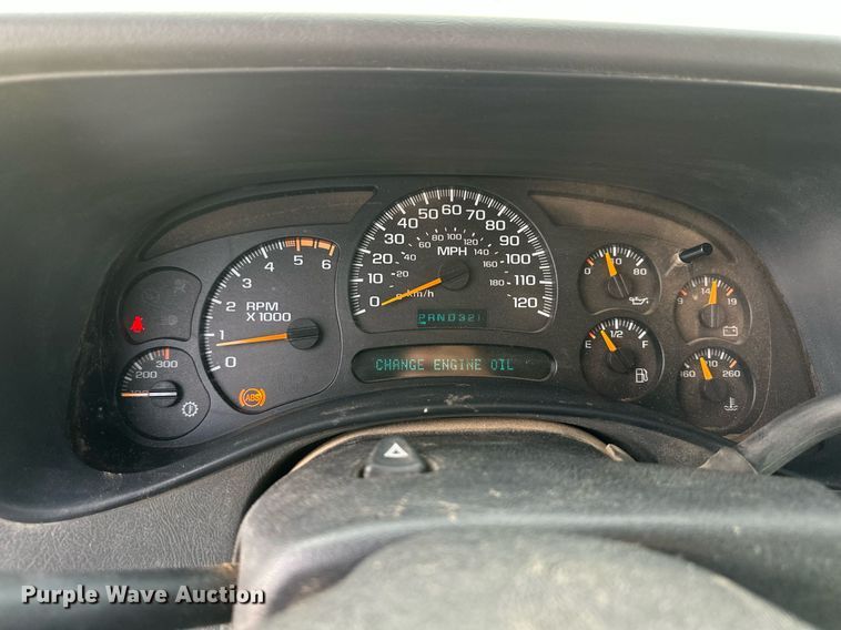 image for item ER8498 2005 Chevrolet Silverado 2500HD bale bed pickup truck