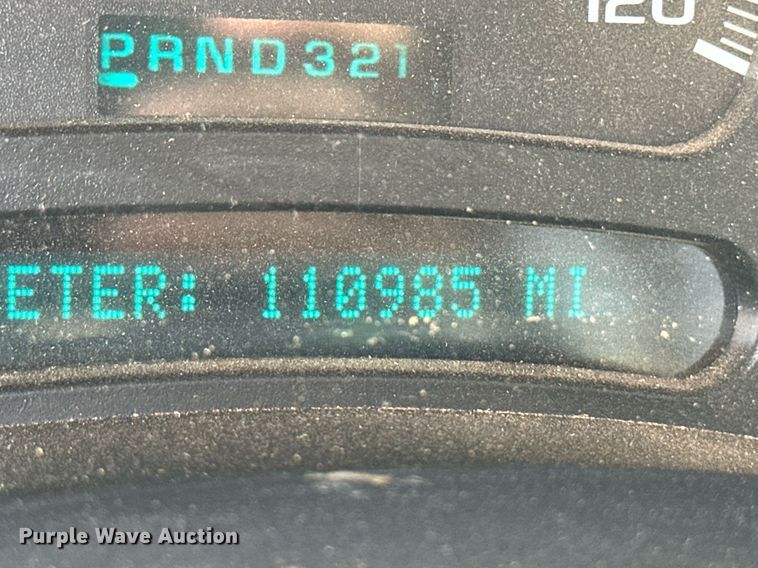 image for item ER8498 2005 Chevrolet Silverado 2500HD bale bed pickup truck