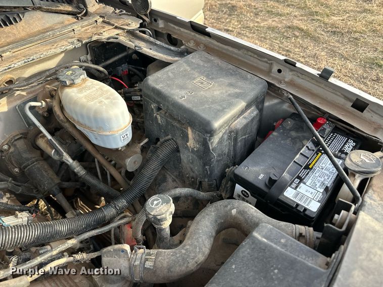 image for item ER8498 2005 Chevrolet Silverado 2500HD bale bed pickup truck