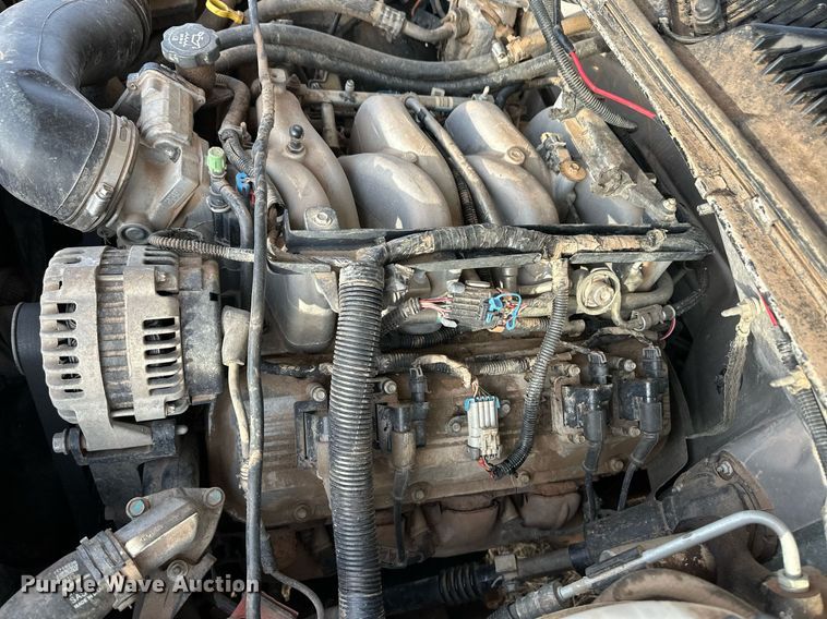 image for item ER8498 2005 Chevrolet Silverado 2500HD bale bed pickup truck