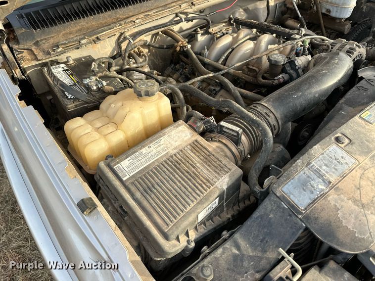 image for item ER8498 2005 Chevrolet Silverado 2500HD bale bed pickup truck