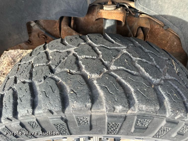 image for item ER8498 2005 Chevrolet Silverado 2500HD bale bed pickup truck