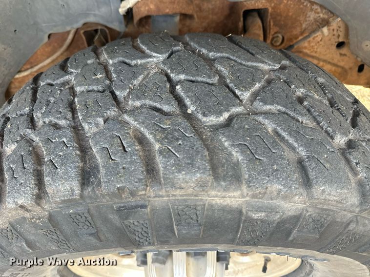 image for item ER8498 2005 Chevrolet Silverado 2500HD bale bed pickup truck