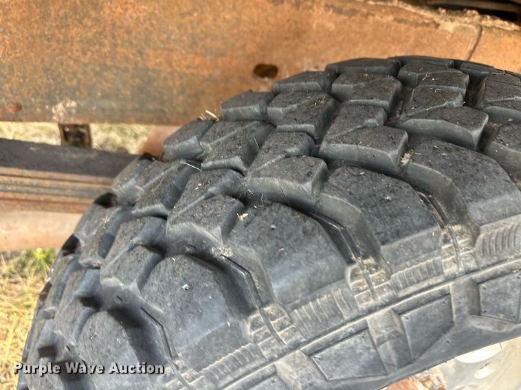 image for item ER8498 2005 Chevrolet Silverado 2500HD bale bed pickup truck