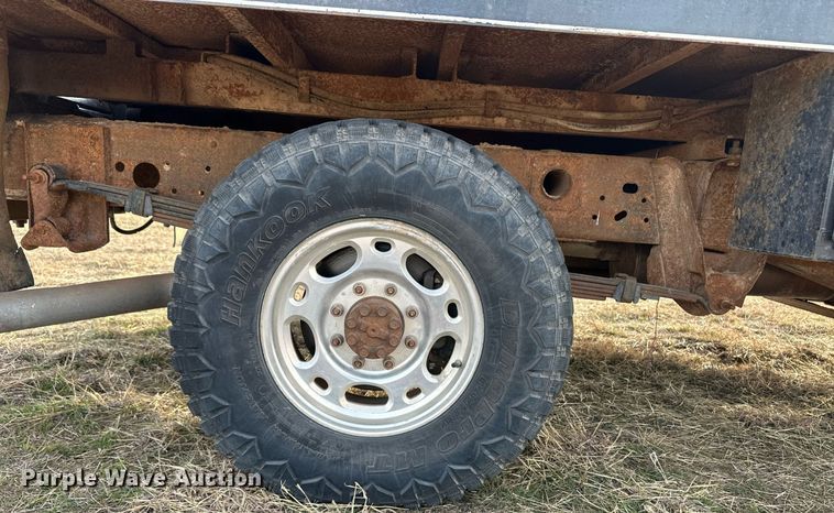 image for item ER8498 2005 Chevrolet Silverado 2500HD bale bed pickup truck