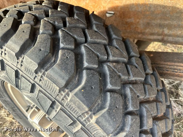 image for item ER8498 2005 Chevrolet Silverado 2500HD bale bed pickup truck