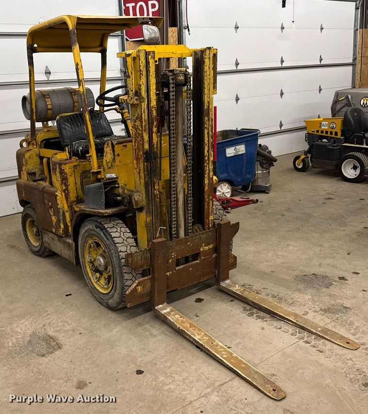image for item LH9451 Allis-Chalmers FPL40-24 forklift