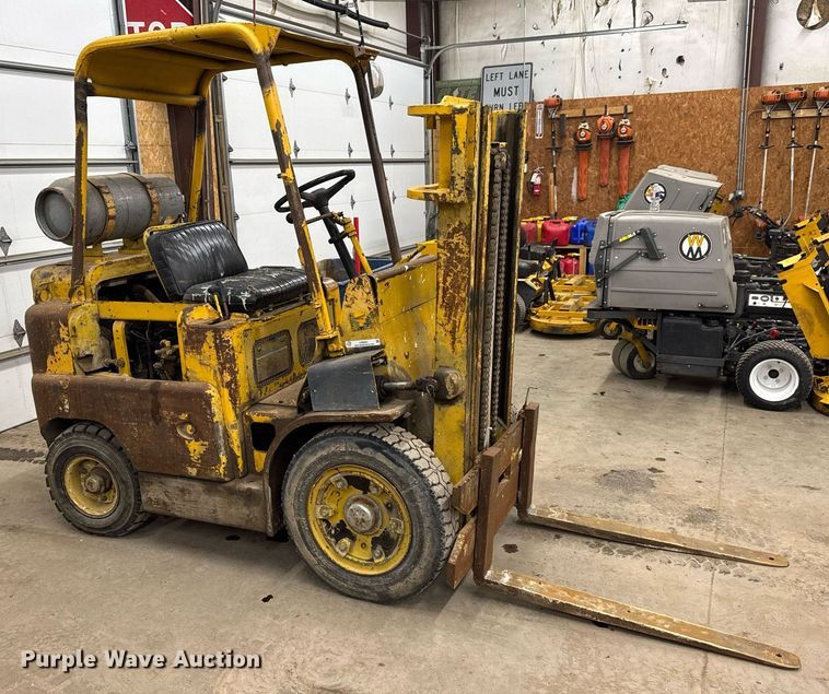 image for item LH9451 Allis-Chalmers FPL40-24 forklift