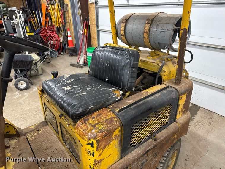 image for item LH9451 Allis-Chalmers FPL40-24 forklift