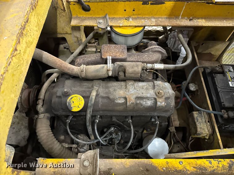 image for item LH9451 Allis-Chalmers FPL40-24 forklift