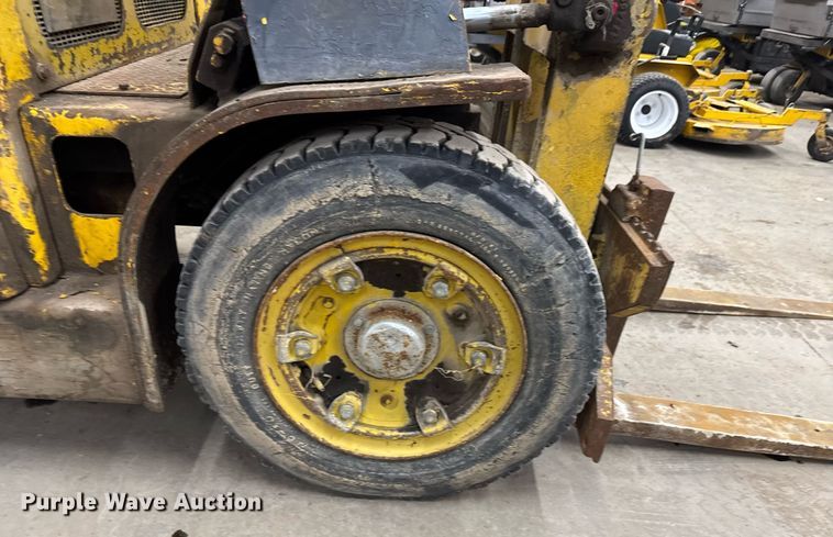 image for item LH9451 Allis-Chalmers FPL40-24 forklift
