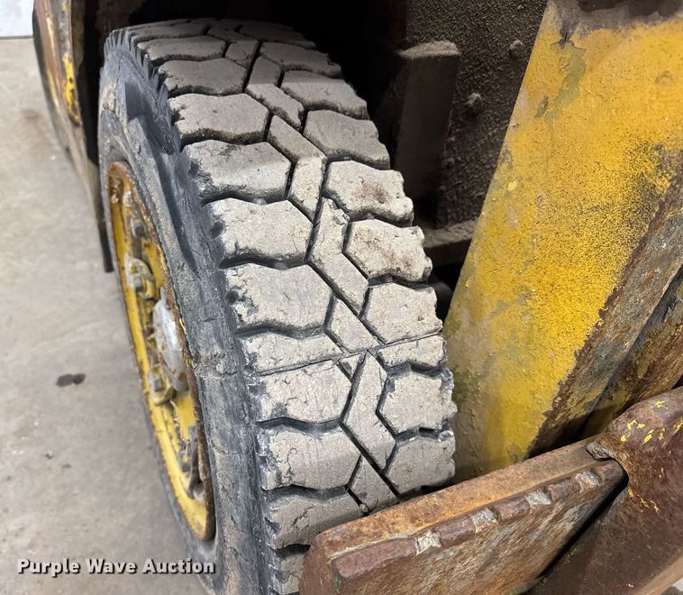 image for item LH9451 Allis-Chalmers FPL40-24 forklift