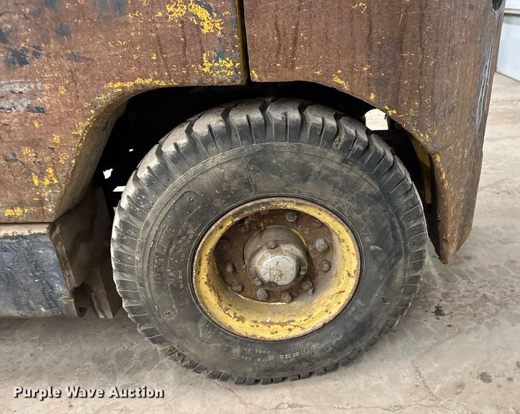 image for item LH9451 Allis-Chalmers FPL40-24 forklift