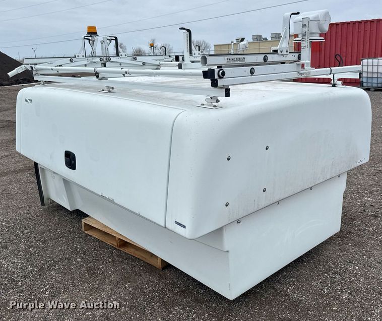 image for item LH9457 Maranda M-170 pickup truck topper