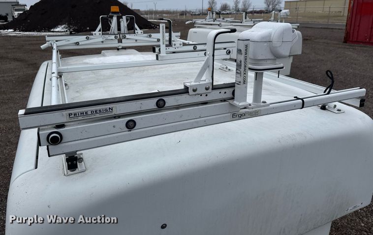 image for item LH9457 Maranda M-170 pickup truck topper