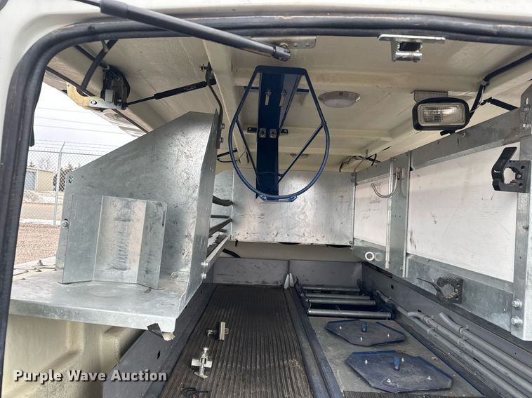 image for item LH9457 Maranda M-170 pickup truck topper