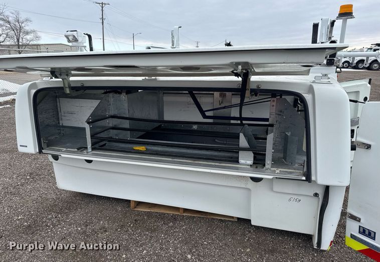 image for item LH9457 Maranda M-170 pickup truck topper