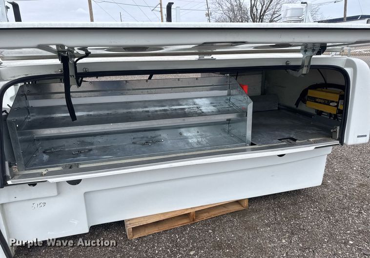 image for item LH9457 Maranda M-170 pickup truck topper