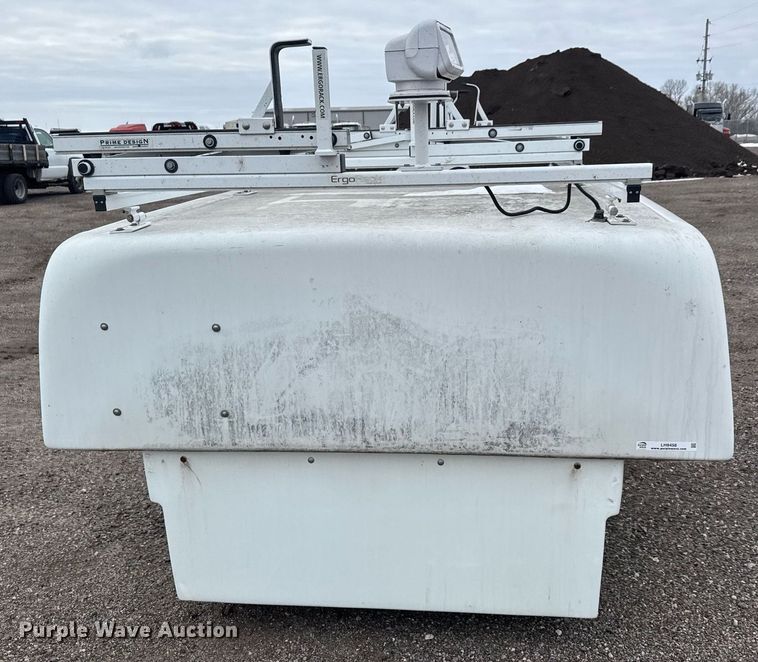 image for item LH9458 Maranda  M-170 pickup truck topper