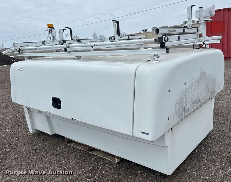 image for item LH9458 Maranda  M-170 pickup truck topper