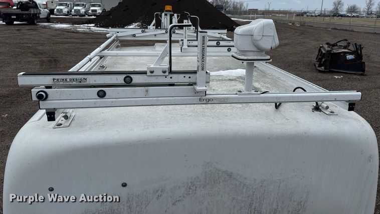 image for item LH9458 Maranda  M-170 pickup truck topper