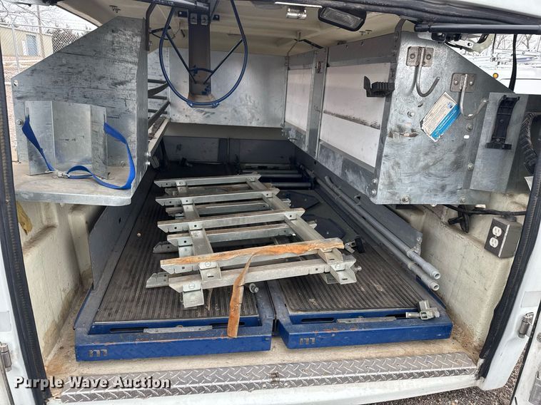 image for item LH9458 Maranda  M-170 pickup truck topper