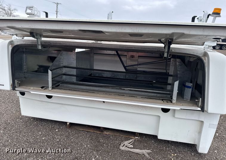 image for item LH9458 Maranda  M-170 pickup truck topper