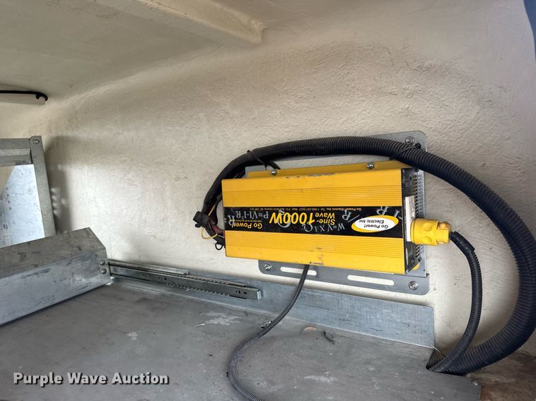 image for item LH9458 Maranda  M-170 pickup truck topper