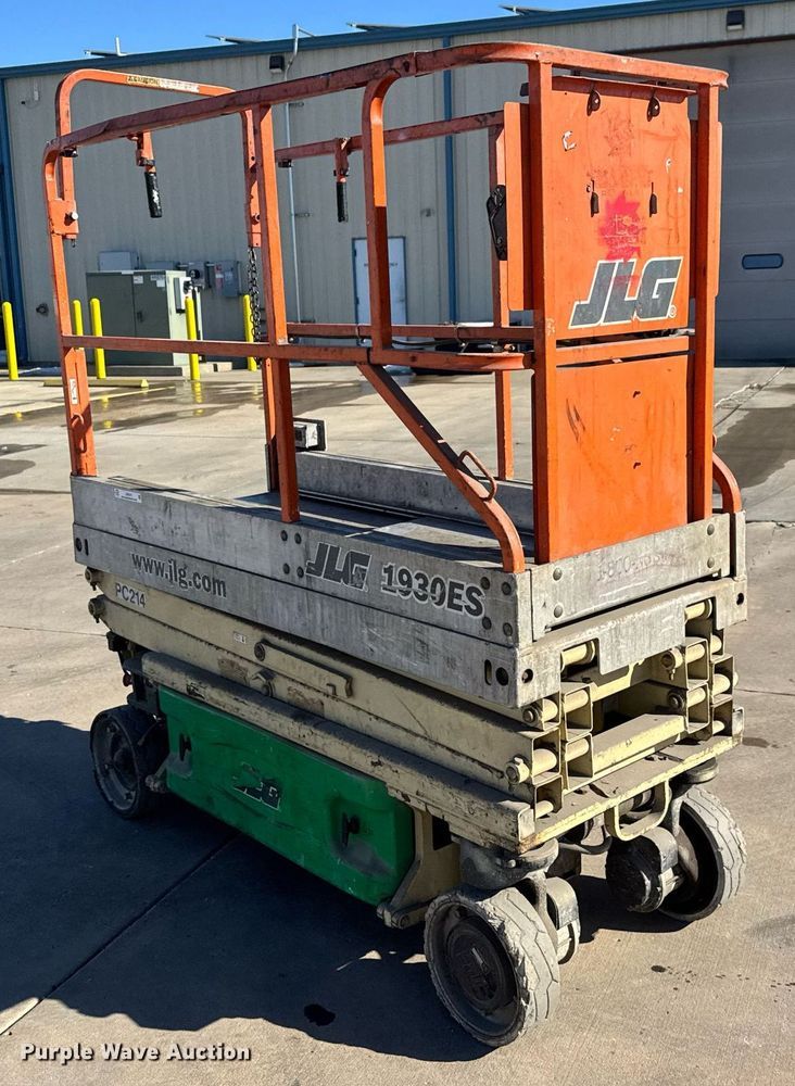 image for item LH9471 2004 JLG 1930ES scissor lift