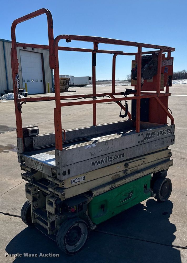 image for item LH9471 2004 JLG 1930ES scissor lift