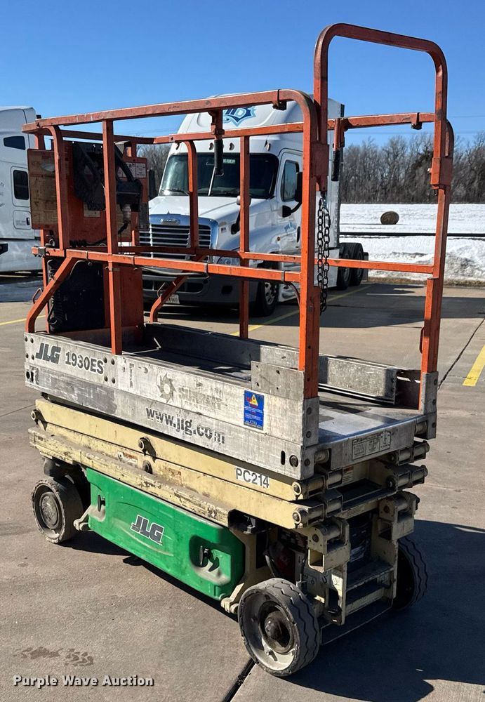 image for item LH9471 2004 JLG 1930ES scissor lift