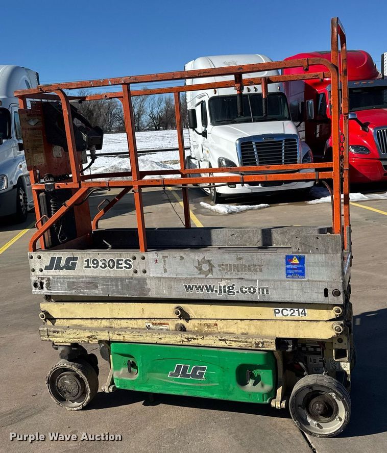 image for item LH9471 2004 JLG 1930ES scissor lift