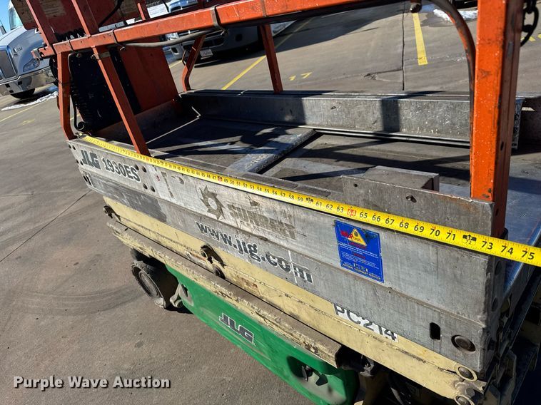 image for item LH9471 2004 JLG 1930ES scissor lift