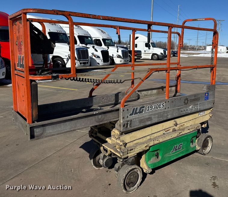 image for item LH9471 2004 JLG 1930ES scissor lift