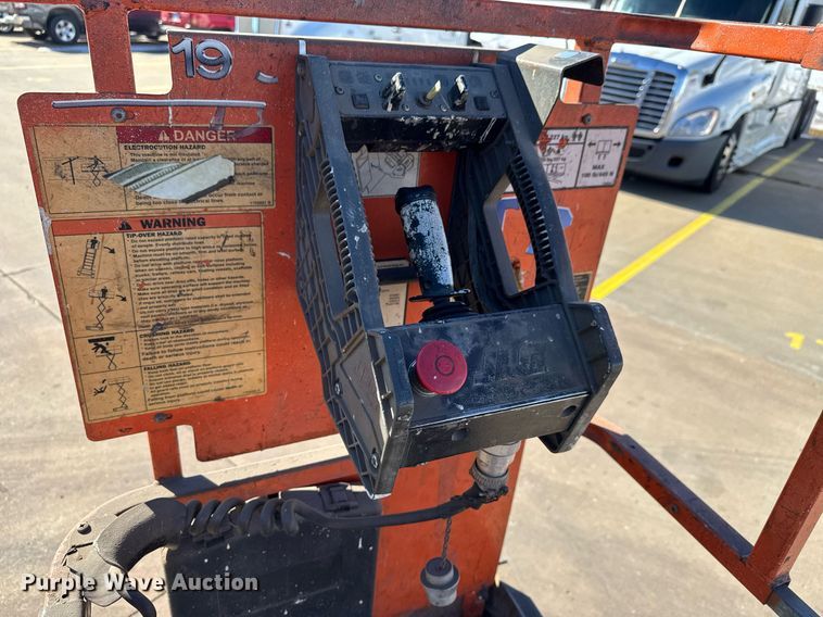 image for item LH9471 2004 JLG 1930ES scissor lift