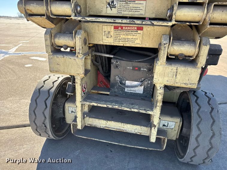 image for item LH9471 2004 JLG 1930ES scissor lift