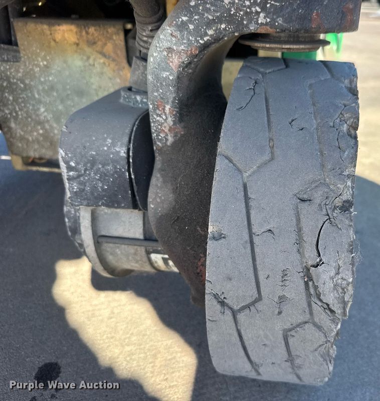 image for item LH9471 2004 JLG 1930ES scissor lift