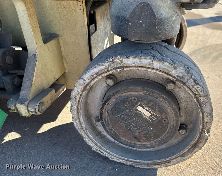 image for item LH9471 2004 JLG 1930ES scissor lift