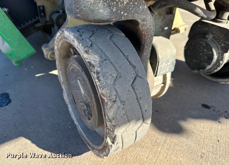 image for item LH9471 2004 JLG 1930ES scissor lift