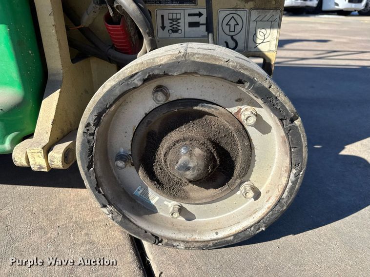 image for item LH9471 2004 JLG 1930ES scissor lift