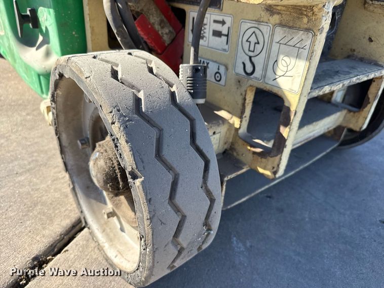 image for item LH9471 2004 JLG 1930ES scissor lift