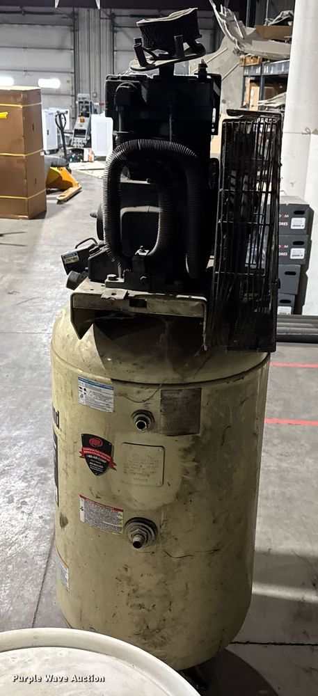 image for item LH9472 Ingersoll Rand TS7NT7.5 air compressor