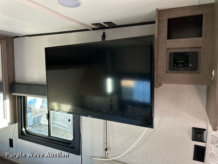 image for item NJ9734 2022 Highland Ridge Olympia camper