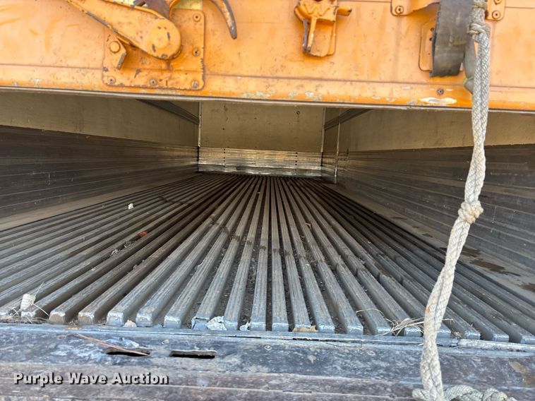 image for item OK9521 2003 Morgan GVSR09122096 refrigerated box bed 