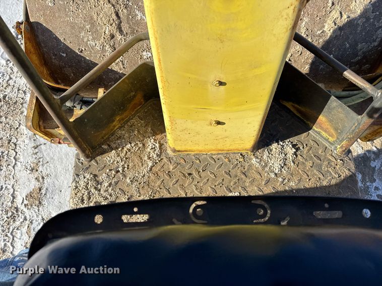 image for item DH9759 1991 Bomag BW122 D single drum roller