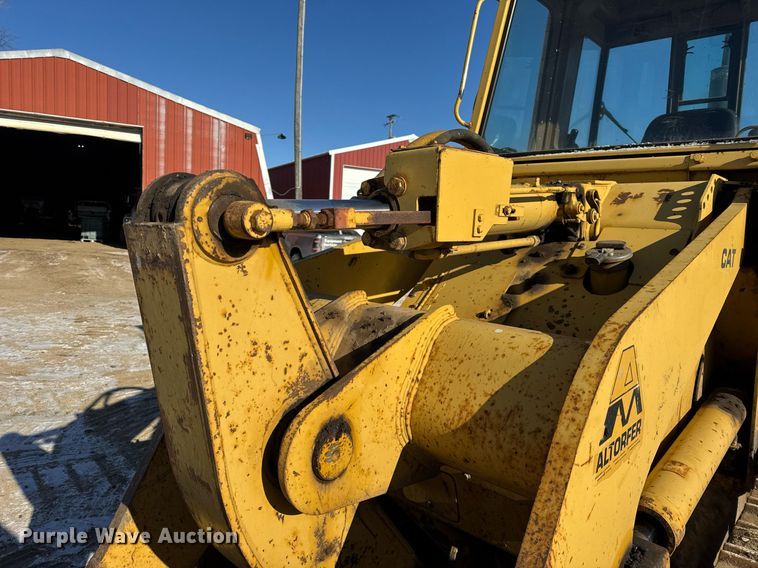 image for item DH9760 1986 Caterpillar 943 track loader