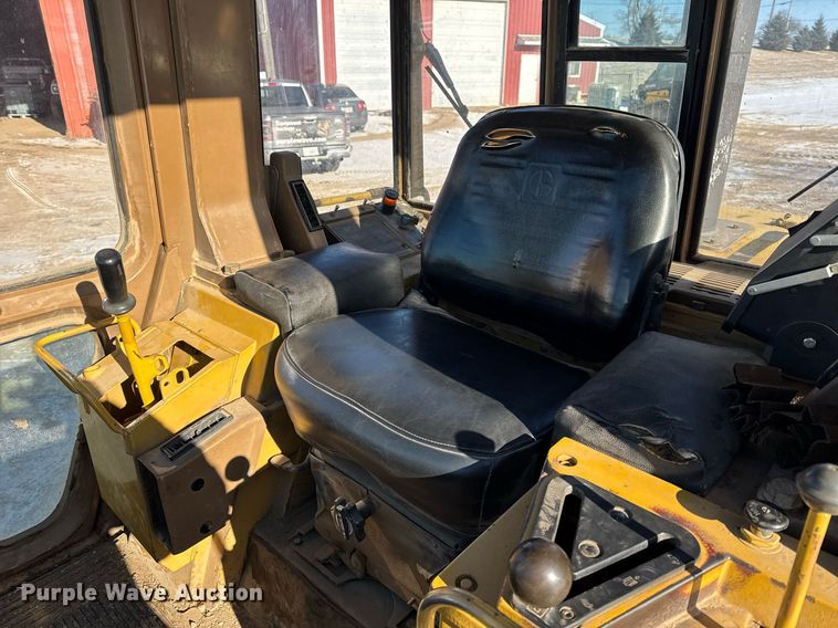 image for item DH9760 1986 Caterpillar 943 track loader