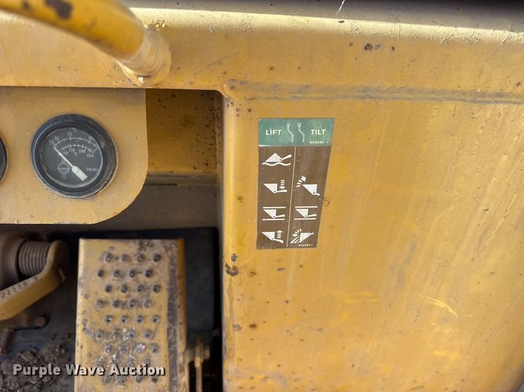 image for item DH9760 1986 Caterpillar 943 track loader