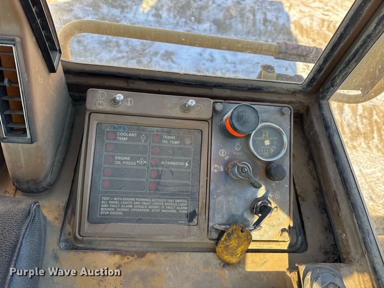 image for item DH9760 1986 Caterpillar 943 track loader