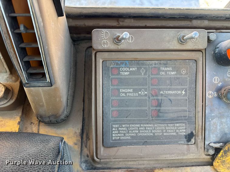 image for item DH9760 1986 Caterpillar 943 track loader